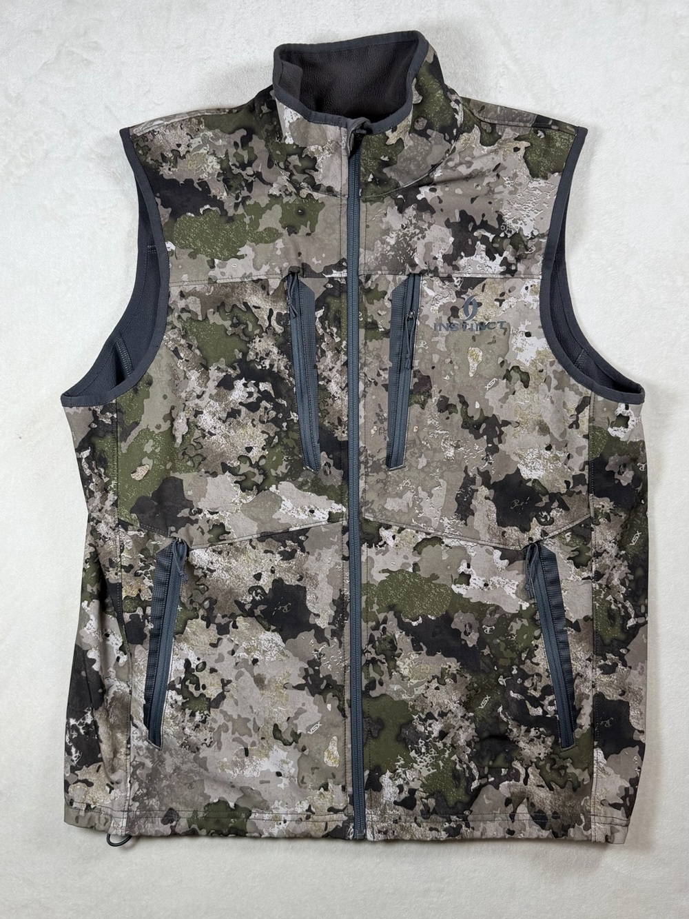 Cabela's Instinct Size Large Men's Digital Camo Softshell Vest Olive Green Gray